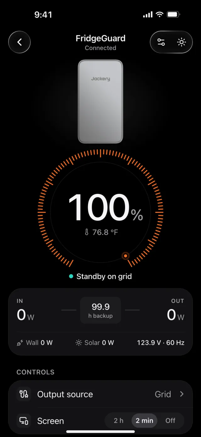 FridgeGuard detail: a tick gauge at 100%, temperature, and output source.